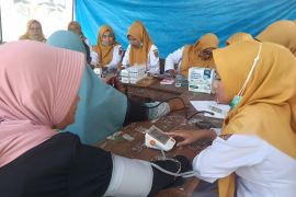 Penyintas bencana di Agam peroleh layanan kesehatan di pengungsian