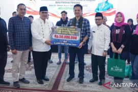 Yayasan Al-Azhar BSD salurkan bantuan bagi korban bencana di Padang Panjang