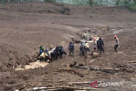 Update longsor Cisarua: 82 korban masih dalam pencarian