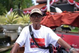 Penarik becak di Sidoarjo bersyukur atas bantuan becak listrik dari Presiden