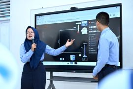 Papan Interaktif Digital membuat siswa lebih mudah memahami sains di kelas