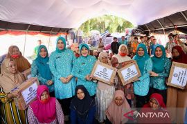 TP PKK Pusat serahkan bantuan untuk 270 KK di Aceh Timur