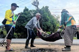 Warga Pontianak antusias gotong-royong bersama jaga lingkungan