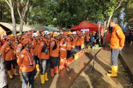 Tim SAR gabungan lanjutkan pencarian 80 korban longsor di Cisarua