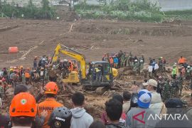 Tim SAR: 25 kantong jenazah korban longsor Cisarua diserahkan ke DVI