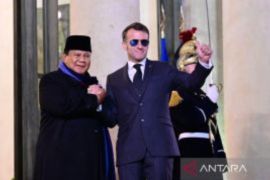 Seskab Teddy Ungkap Isi Pertemuan 2,5 jam Prabowo-Macron di Elysee