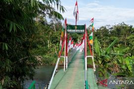 Jembatan Gantung Mandala Kasih memangkas waktu tempuh warga di Garut