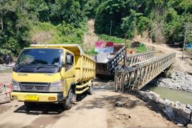 TNI selesai bangun tujuh jembatan armco-bailey di lokasi bencana Agam (Video)