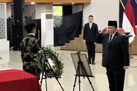 Penghormatan terakhir untuk para korban kecelakaan pesawat