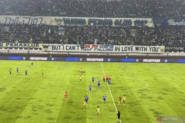 Berguinho bawa Persib kembali puncaki klasemen