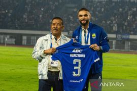 Persib perkenalkan Layvin Kurzawa