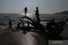Waspadai gelombang tinggi di perairan Sumut pada 19-22 Mei 2026