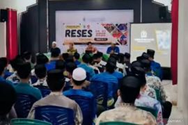 Firman Yusi reses di pondok pesantren
