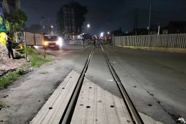 KAI Daop 8 Surabaya pasang blok rel di JPL Wonokromo