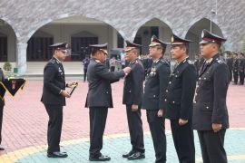 Polda Banten anugerahkan Satyalencana pada 283 personel