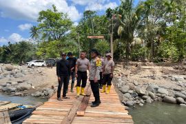 BKO Brimob Kaltim tuntaskan jembatan darurat di Aceh Utara