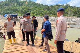 Brimob Kaltim tuntaskan pembangunan jembatan darurat di Aceh Utara