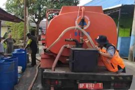 BPBD Tanjungpinang distribusikan air bersih ke warga terdampak kekeringan