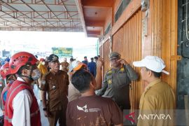 Tertibkan area, Pemkot Bengkulu cabut listrik PKL Pasar Panorama