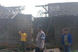 BPBD Garut asesmen rumah warga rusak akibat angin kencang