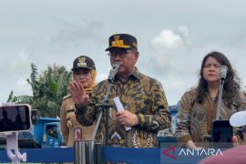 Gubernur DKI  minta Jakbar gencarkan larangan buang sampah