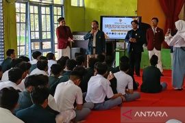 Pelajar MAN Kapuas mendapat edukasi kehidupan dunia perguruan tinggi dari mahasiswa