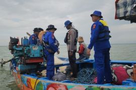 Areal pencarian nelayan hilang di laut Banyutowo diperluas