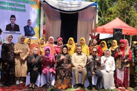 Wako Fadly Amran serahkan kunci 11 unit Hunsela bagi warga terdampak bencana di Kapalo Koto