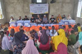 Anak-anak penyintas banjir bandang Balangan sambut hangat Lazismu dan KS2 Tabalong
