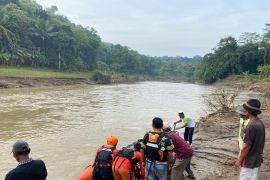 Tim SAR terus cari warga Lebak yang tenggelam di Sungai Ciujung