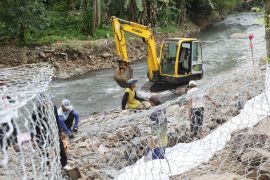 DPUPR Serang bangun tanggul bronjong atasi longsor Sungai Cilehem
