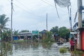 Sejumlah perumahan di wilayah Tambun Sungai Angke Bekasi dikepung banjir