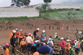 BPBD Garut kirimkan personel bantu pencarian korban longsor Cisarua
