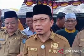 Bupati Bangka Tengah imbau warga tenang sikapi isu kelangkaan elpiji