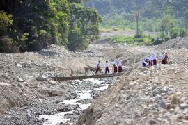 Jembatan darurat di Tanjung Raya Agam
