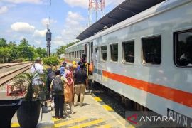 Daop Madiun hentikan 11 perjalanan KA saat gempa Pacitan berlangsung