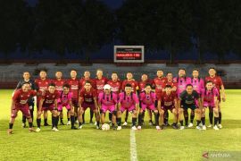 KONI Surabaya pererat silaturahmi pengurus lewat "fun football"