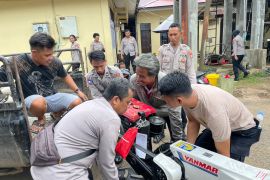 Presiden dan Kapolri bantu alat pertanian ke petani di Merauke