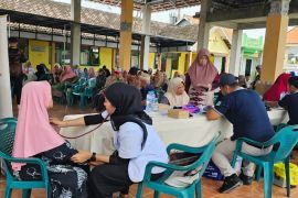 KEK JIIPE gelar pengobatan gratis untuk seratusan warga Gresik