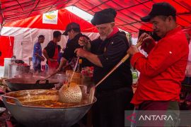 Dapur umum Kemensos untuk bencana longsor Cisarua