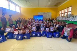 BFLF gandeng donatur Malaysia bantu seragam sekolah untuk pelajar Aceh