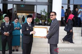 Kalbar berikan penghargaan untuk daerah berprestasi