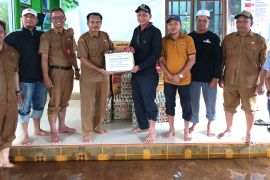 F-PPP, PT ABS dan Disbunnak Batola bantu warga Desa Jejangkit Barat