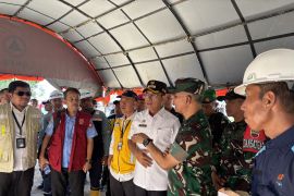 Bupati Tapsel pastikan penyintas bencana jalani Ramadhan di huntara