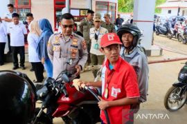 Warga Luwu Timur Sulses dibatasi pembelian BBM karena kelangkaan akibat unjuk rasa