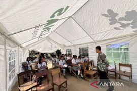 Pelajar di SMAN 1 Tukka belajar di tenda darurat hingga PJJ