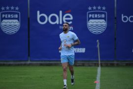 Pemain anyar Persib Layvin Kurzawa jalani latihan perdana