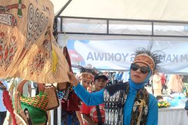 Seruni KMP salurkan bantuan 700 paket bahan pokok bagi warga Jayapura