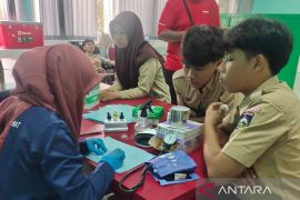 Tanamkan empati sejak dini, MAN 1 Mataram gelar donor darah