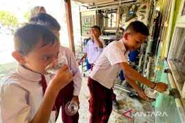Menyuntikkan semangat belajar ke siswa SD Aceh melalui "keran siap minum"